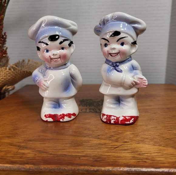 Vintage Ceramic Chefs Salt and Pepper Shakers - Picture 15 of 15